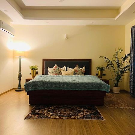 Umang - Premium Resort Like Villa In Vrindavan Bagian luar foto