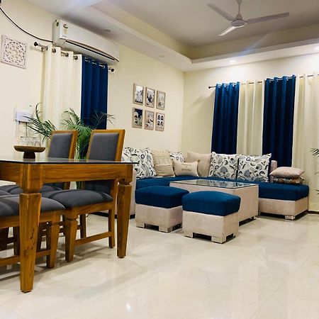 Umang - Premium Resort Like Villa In Vrindavan Bagian luar foto