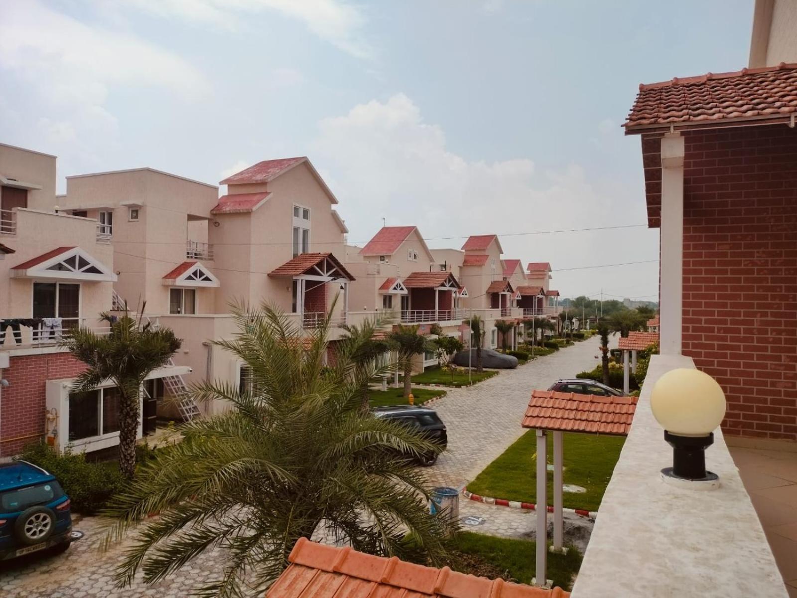 Umang - Premium Resort Like Villa In Vrindavan Bagian luar foto