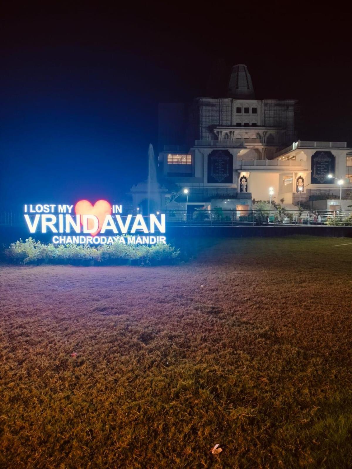 Umang - Premium Resort Like Villa In Vrindavan Bagian luar foto